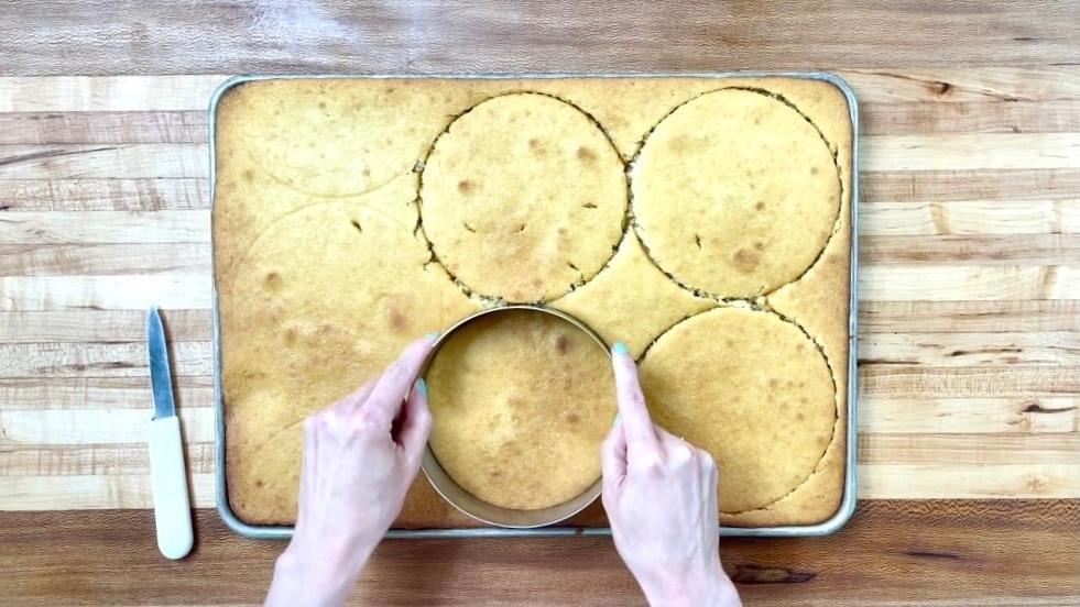 Cut cake with cake rings