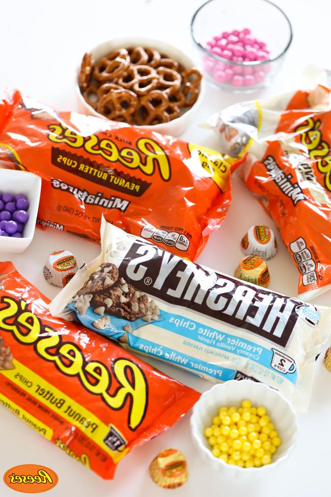 REESE'S Chocolate Peanut Butter "BUNNY BARK"... A simple and delicious chocolate and peanut butter bark. It is smooth chocolate with a delicious salty crunch from pretzels. This is sure to be a hit with all who try it! #sponsored