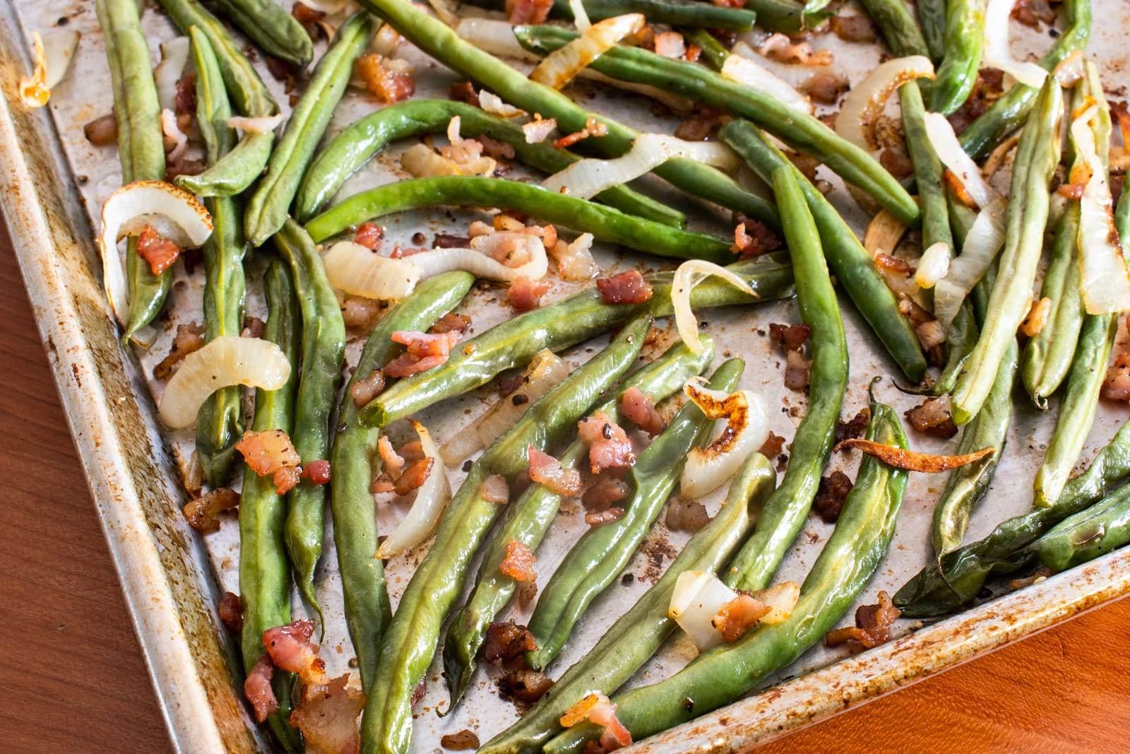 Roasted Green Beans with Bacon and Onion