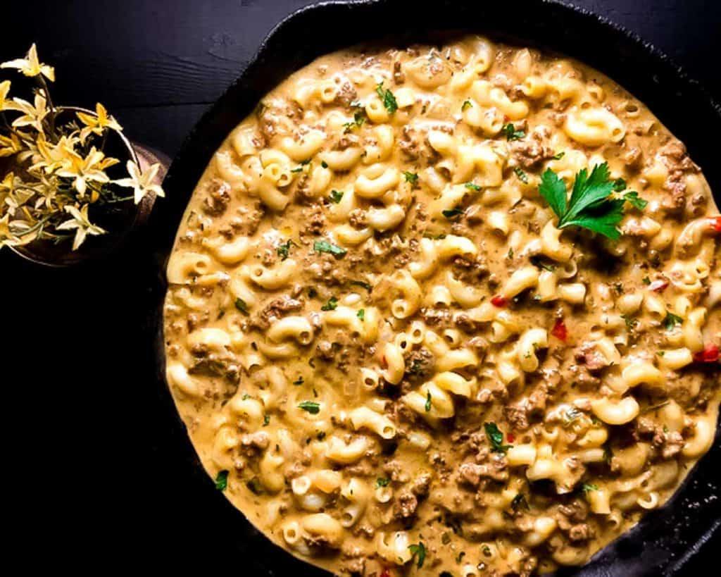 cheeseburger macaroni in skillet 